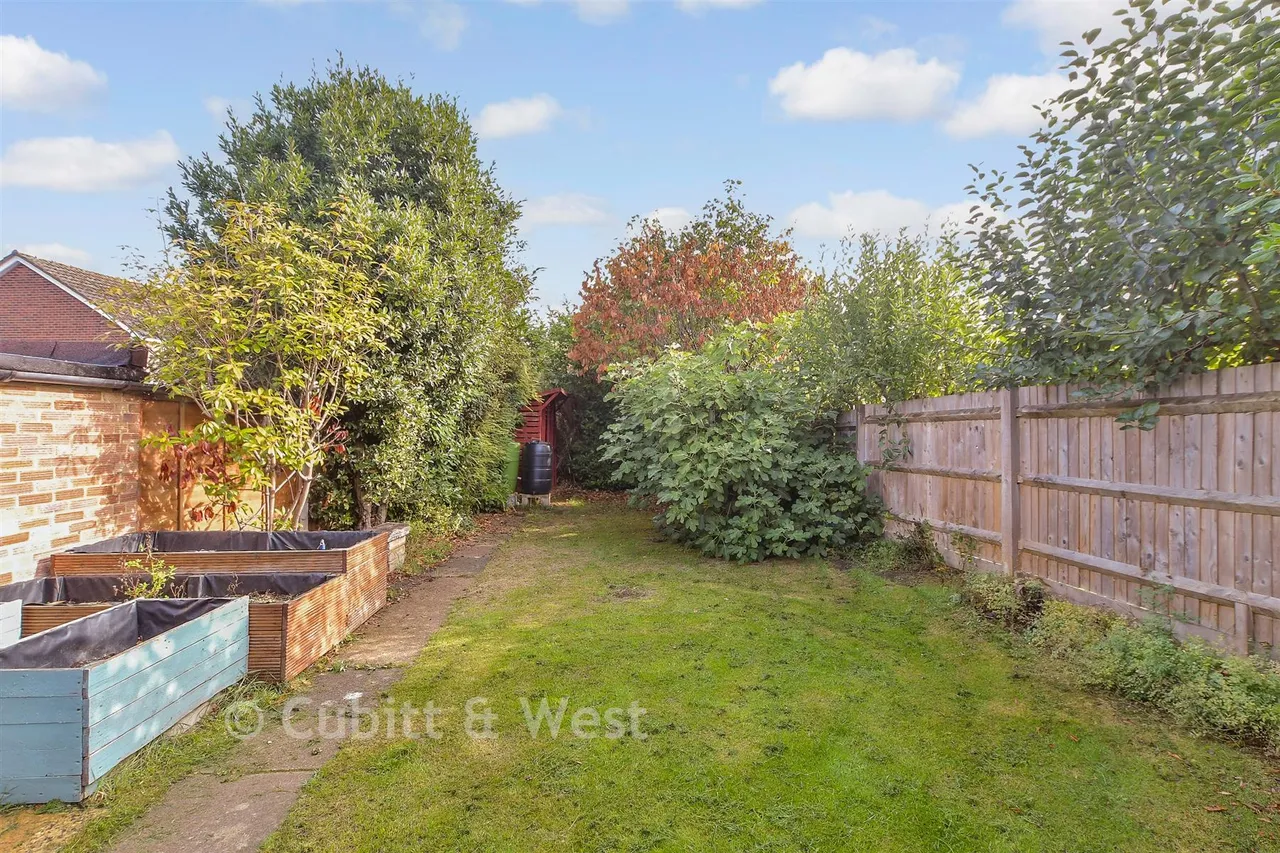 Kennedy Avenue, East Grinstead, RH19, photo 16