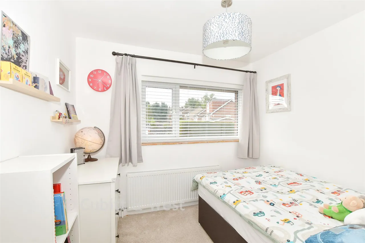Kennedy Avenue, East Grinstead, RH19, photo 14