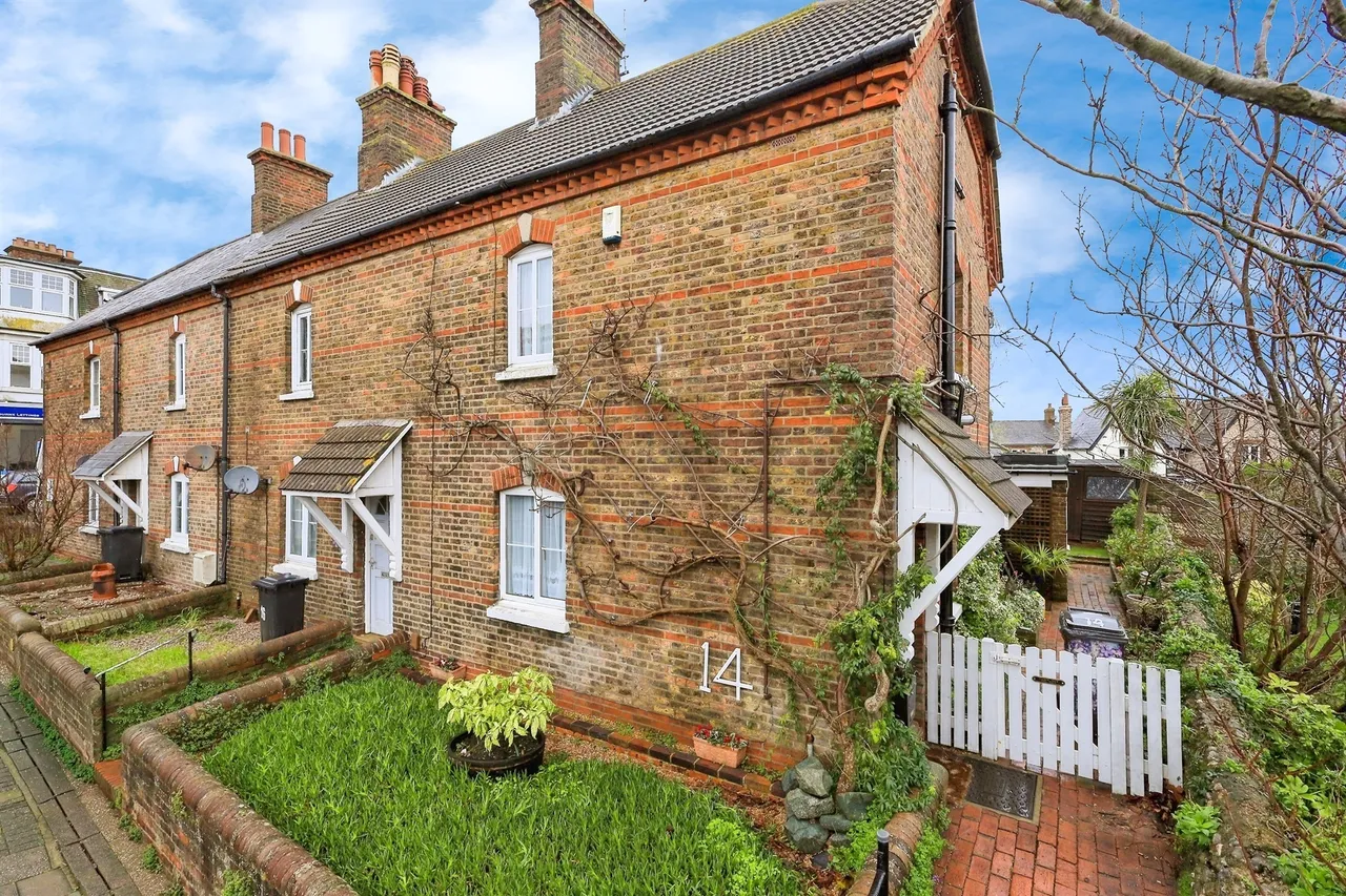 2 bed house for sale — Church Street, Old Town, Eastbourne