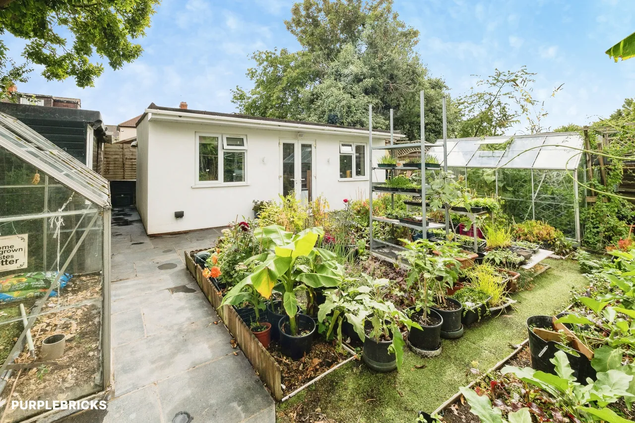 Levett Gardens, Ilford, IG3, photo 32