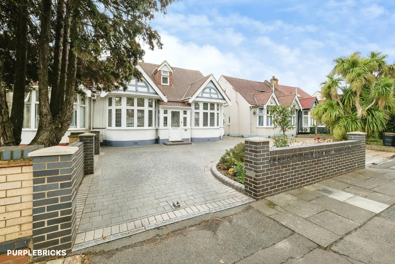 Levett Gardens, Ilford, IG3, photo 2