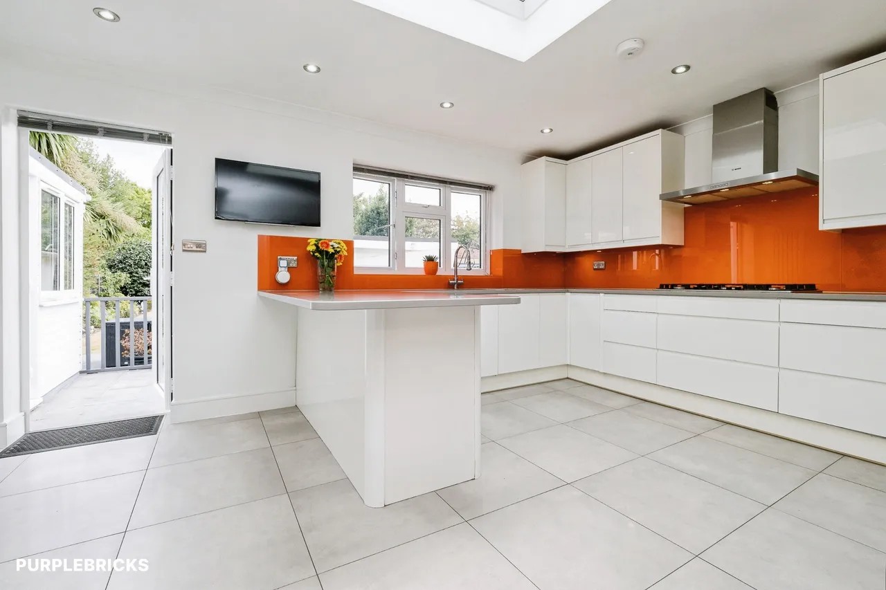 Levett Gardens, Ilford, IG3, photo 10