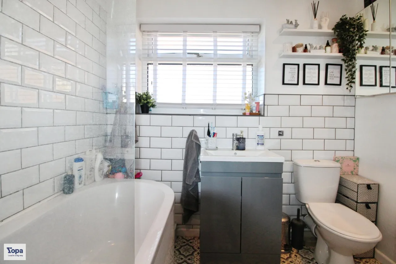 Upland Crescent, West Mersea, CO5, photo 15