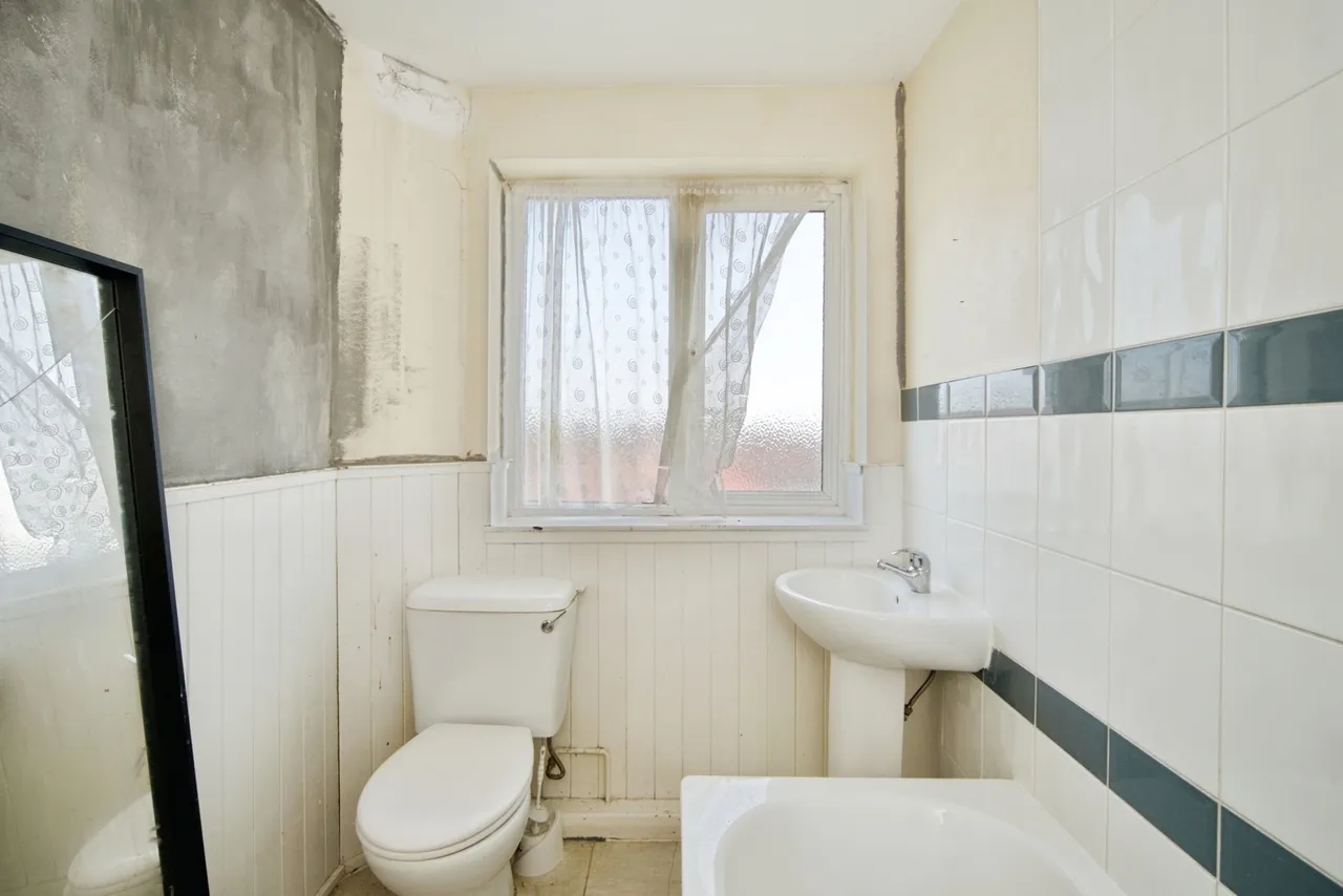 Lopen Road, London, N18, photo 11