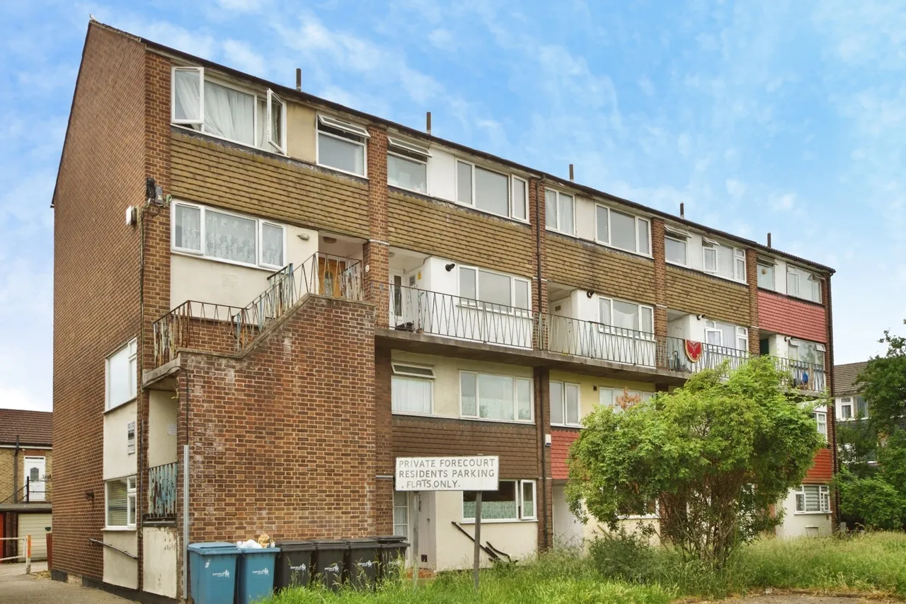 2 bed flat for sale — Lopen Road, London, N18
