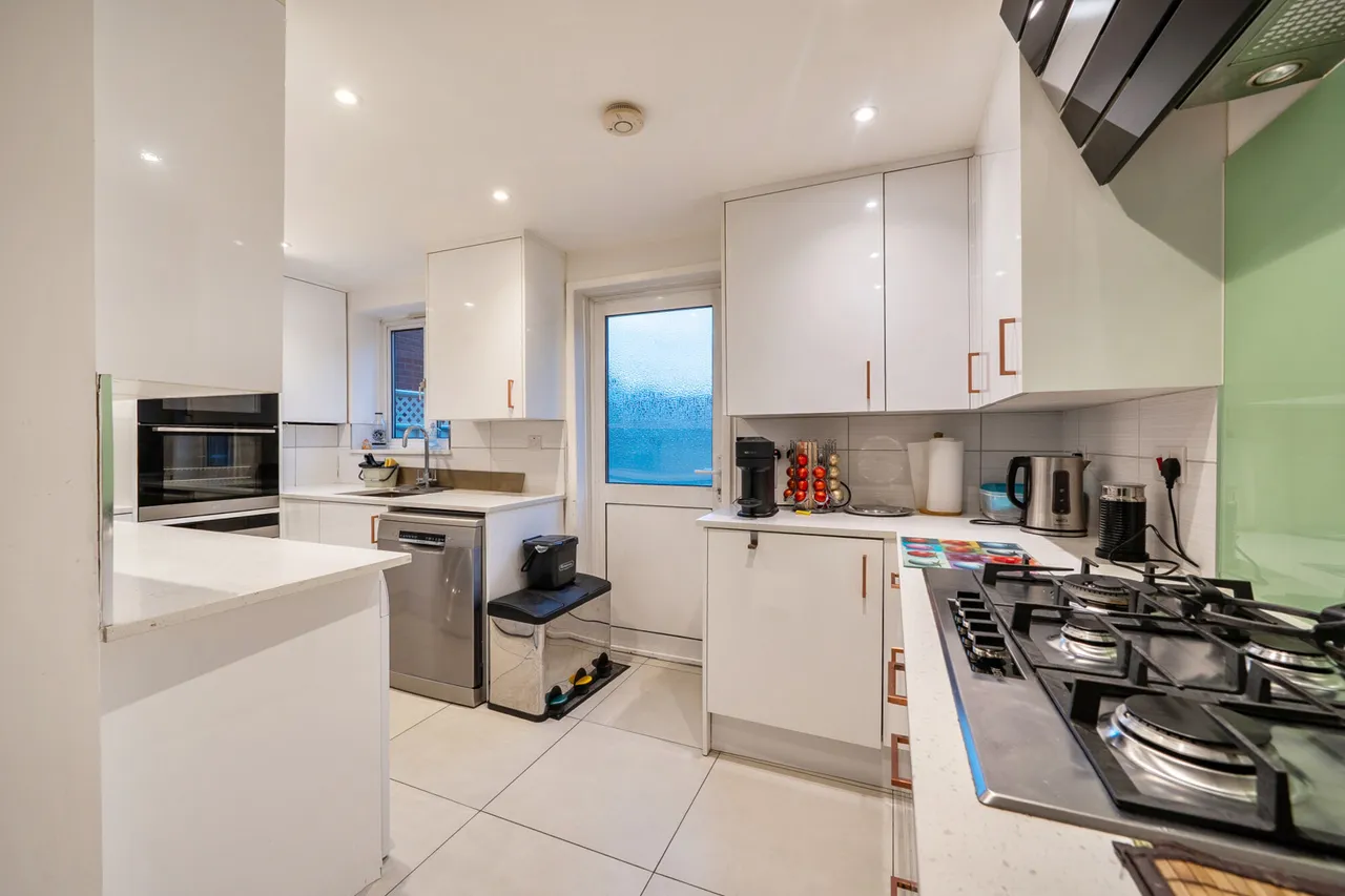 Wemborough Road, Stanmore, HA7, photo 3