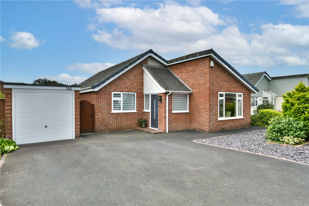 3 bed house for sale — Sopwith Crescent, Merley, Wimborne, Dorset, BH21