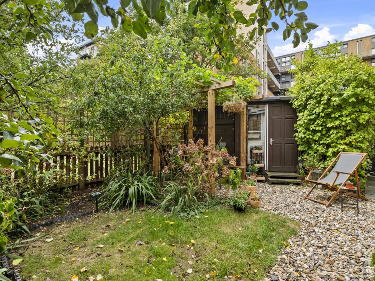 Elizabeth Gardens, London, W3, photo 4
