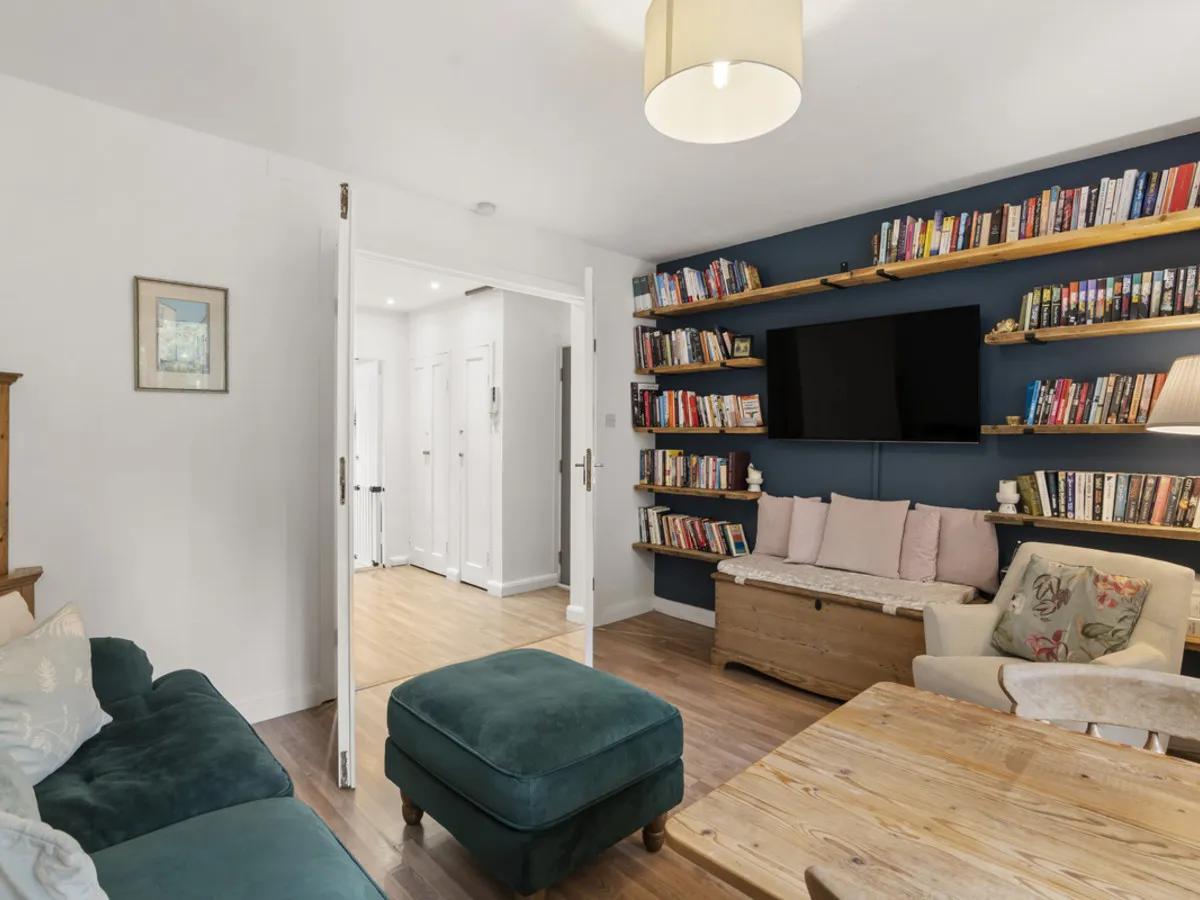 Elizabeth Gardens, London, W3, photo 15