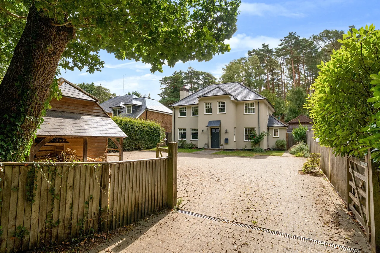 6 bed house for sale, Frensham Vale, Farnham, GU10