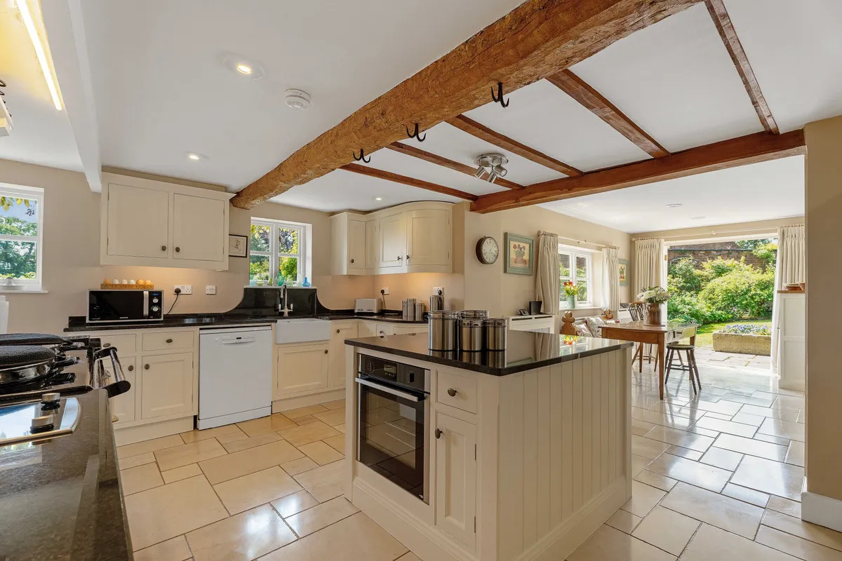 Parsonage Lane, Omberlsey, WR9, photo 3