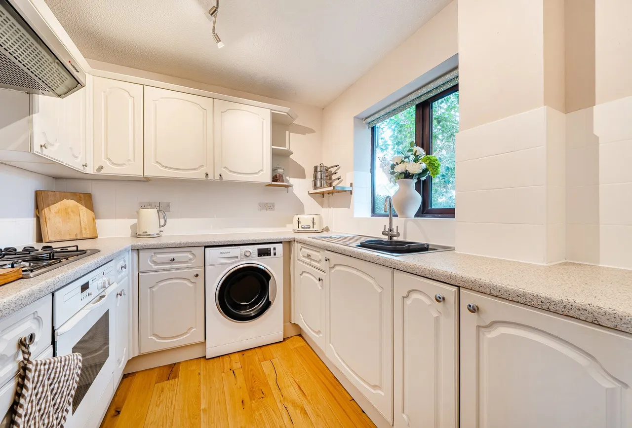Longs Drive, Gloucestershire, Yate, BS37 5XN, photo 3