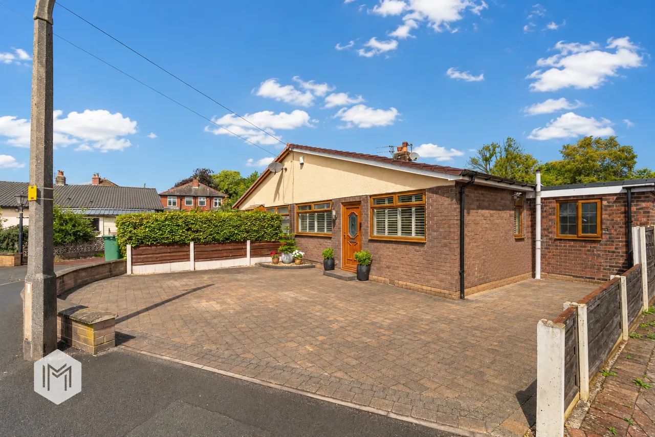 2 bed house for sale — Shepherds Close, Greenmount, Bury, BL8 4BL