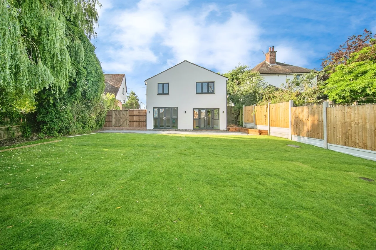3 bed house for sale — Julien Court Road, Braintree
