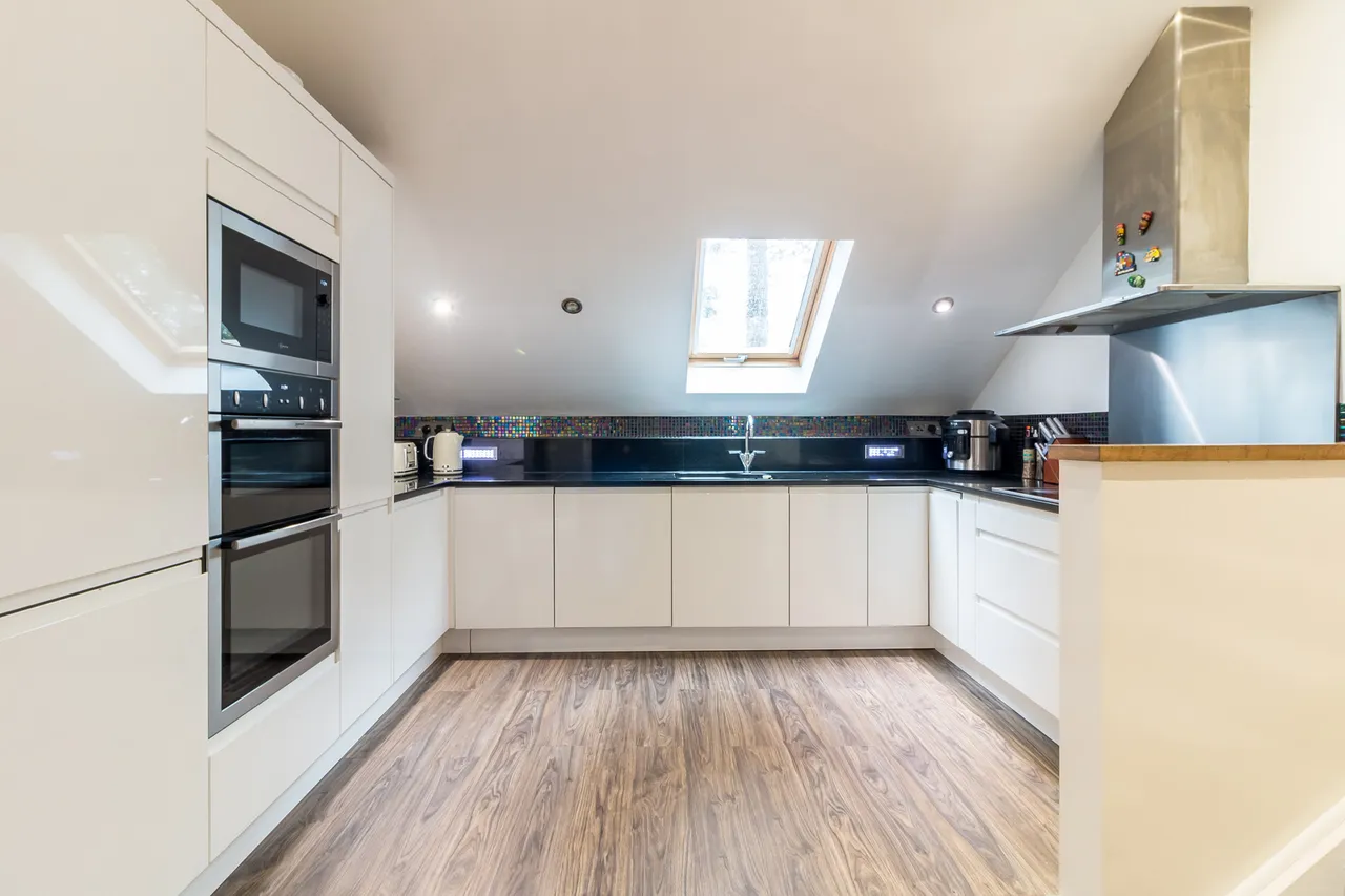 24 Pinewood Road, St. Ives, Ringwood, BH24 2PA, photo 4