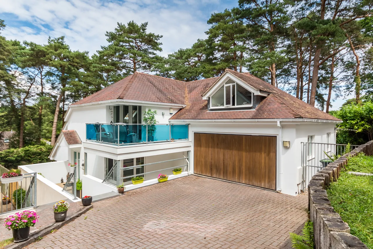 4 bed house for sale — 24 Pinewood Road, St. Ives, Ringwood, BH24 2PA