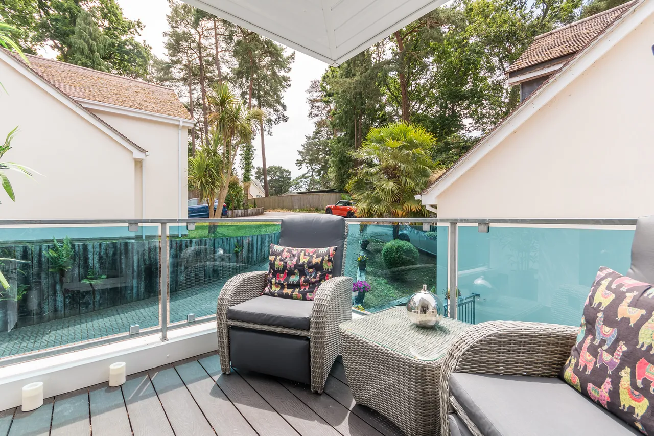 24 Pinewood Road, St. Ives, Ringwood, BH24 2PA, photo 11