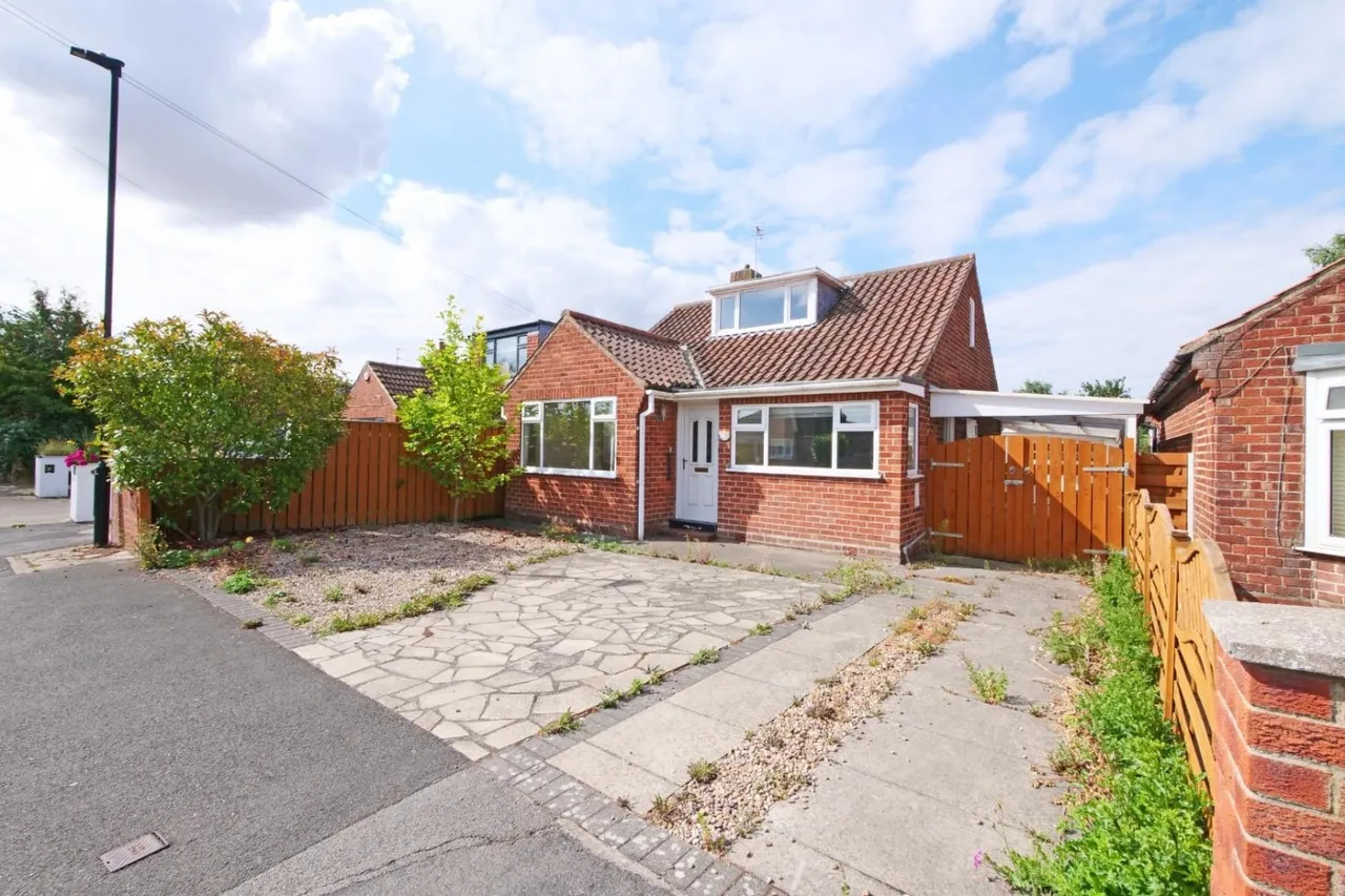 2 bed house for sale — Whitby Avenue, York