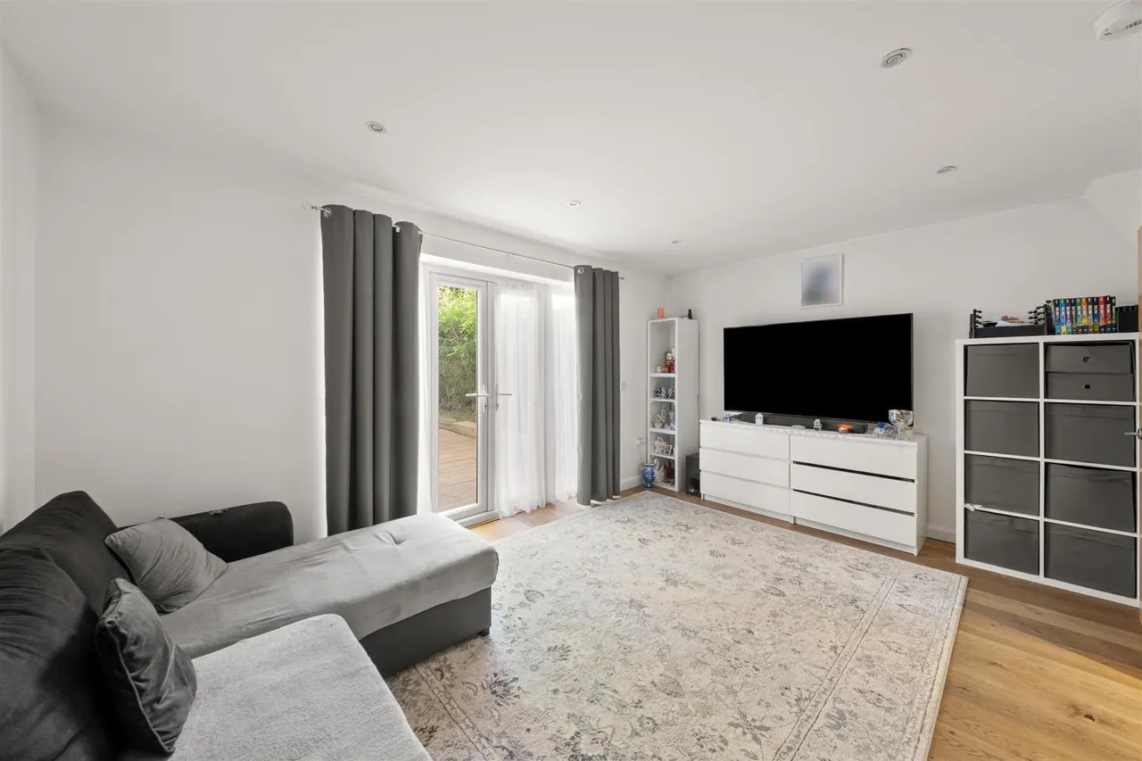 3 bed house for sale, Northfield Road, Heston
