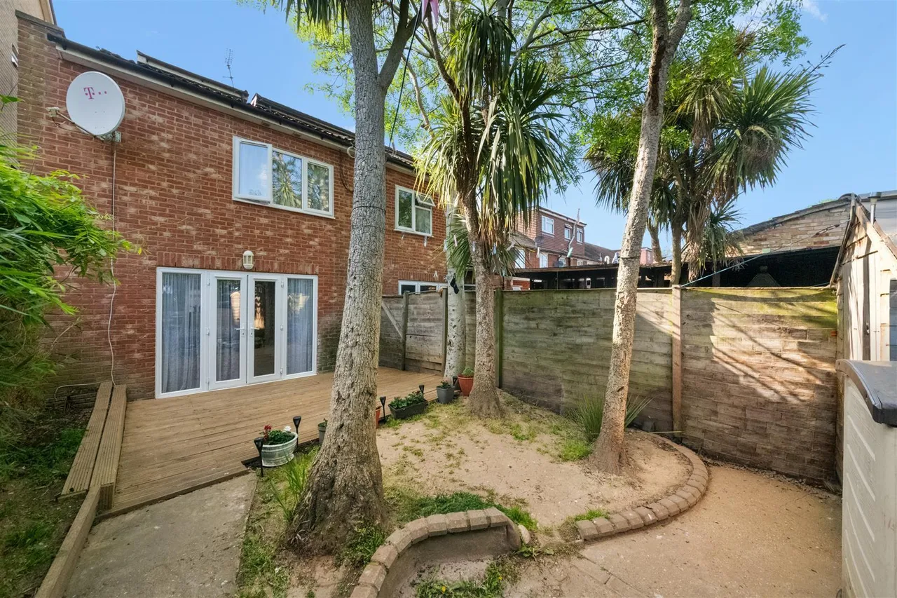 Northfield Road, Heston, photo 15
