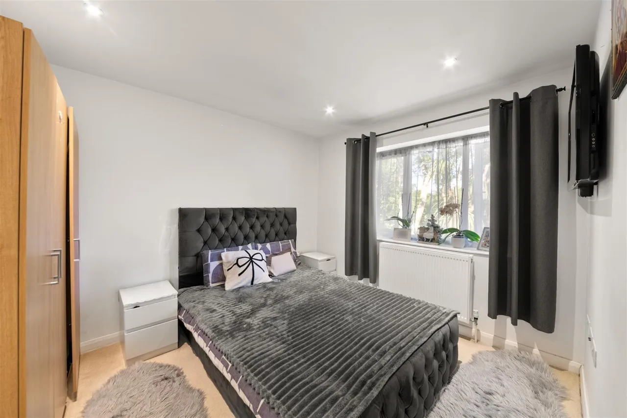 Northfield Road, Heston, photo 8