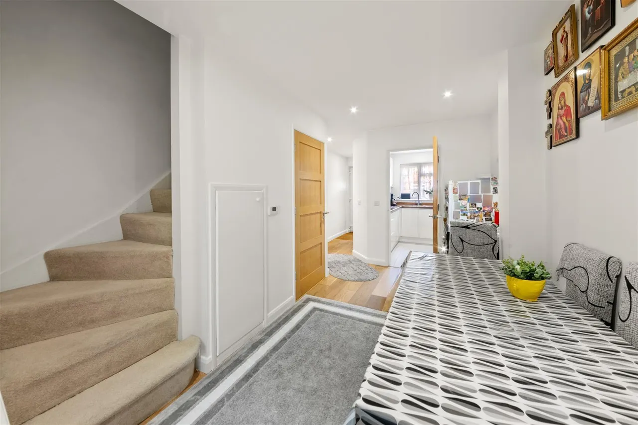 Northfield Road, Heston, photo 7