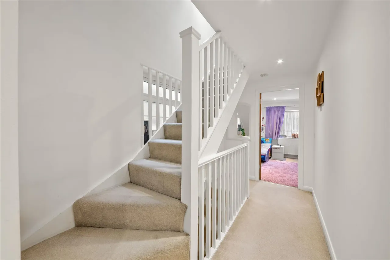 Northfield Road, Heston, photo 10