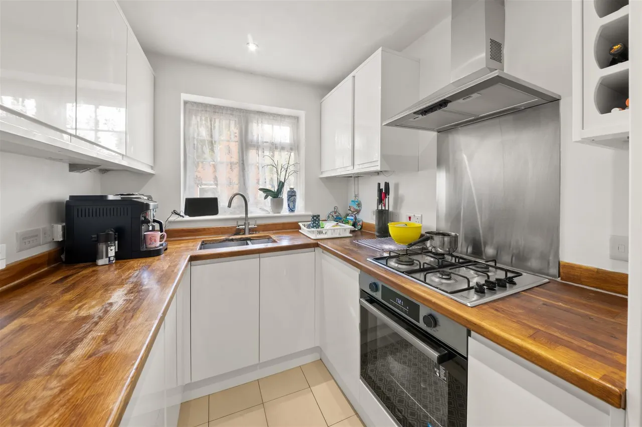 Northfield Road, Heston, photo 5