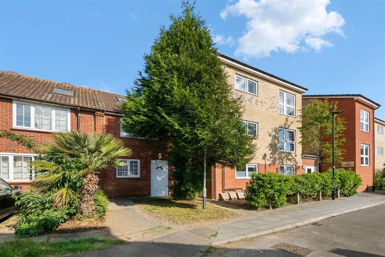 Northfield Road, Heston, photo 3