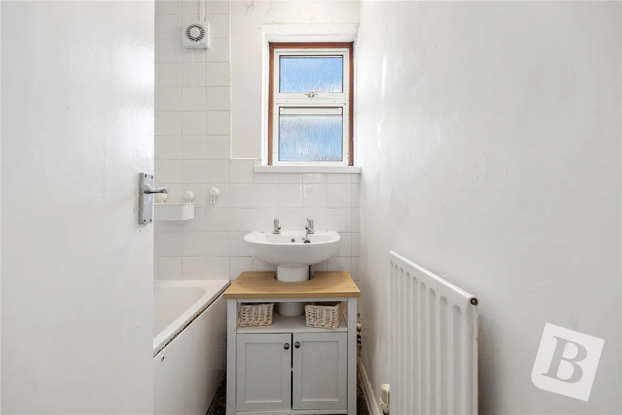 Roseberry Gardens, Upminster, RM14, photo 9