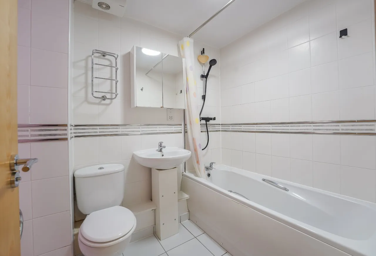 Carrington Lane, Sale, M33, photo 6