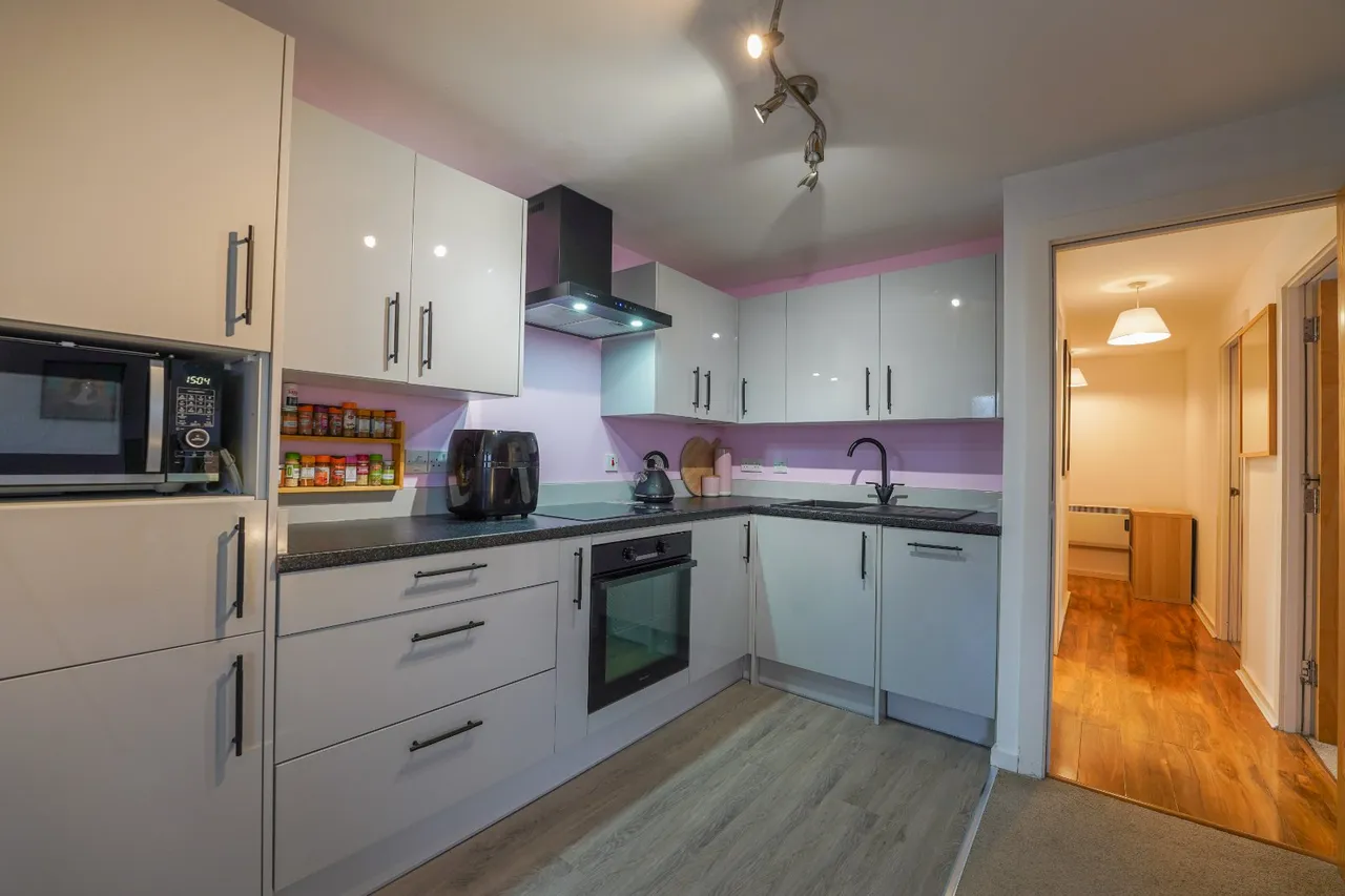 Carrington Lane, Sale, M33, photo 3