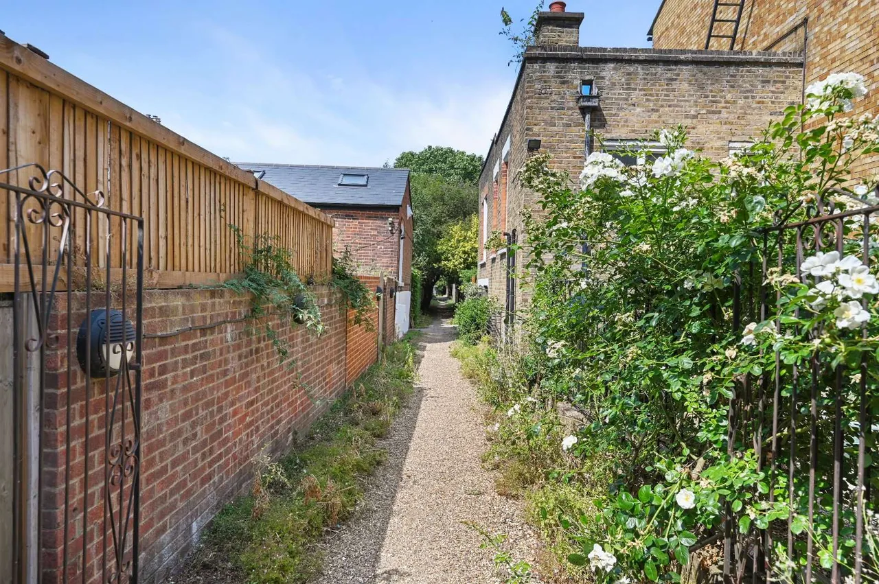 Bloemfontein Way, Shepherds Bush, London, W12 7BQ, photo 11