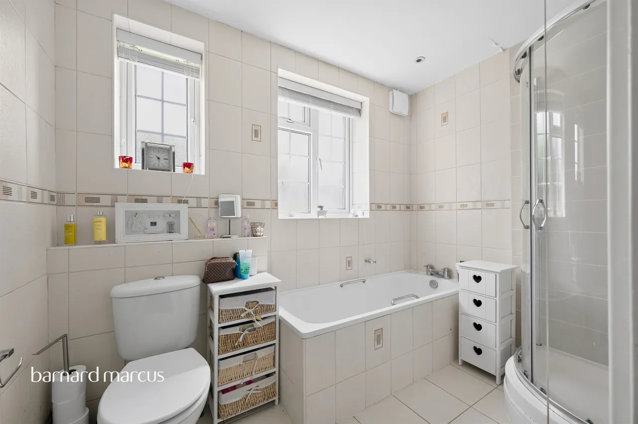 Orchard Court, Worcester Park, photo 11