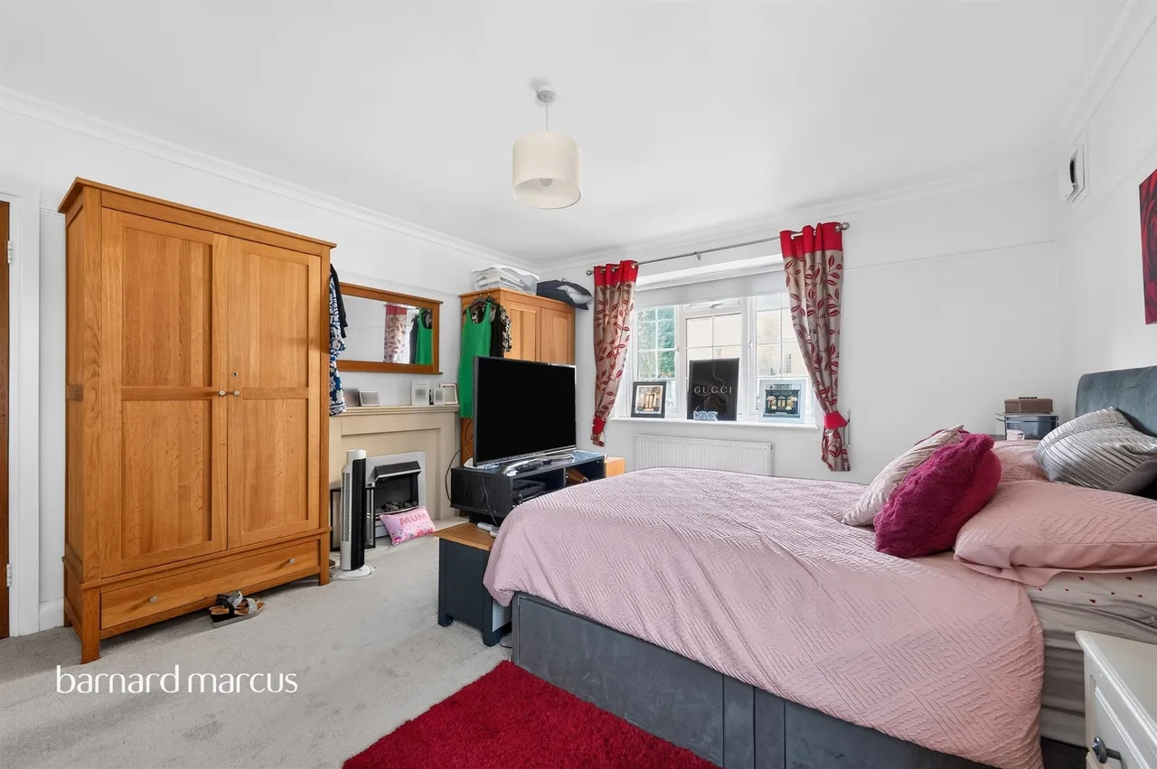 Orchard Court, Worcester Park, photo 8