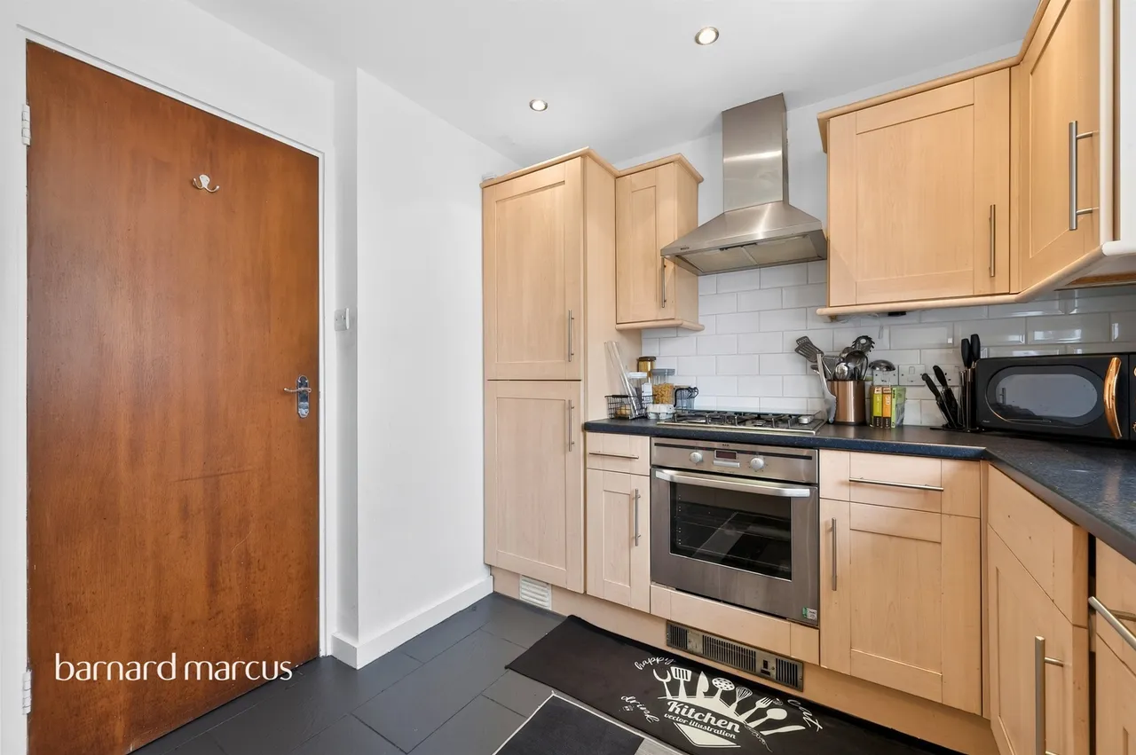 Orchard Court, Worcester Park, photo 5
