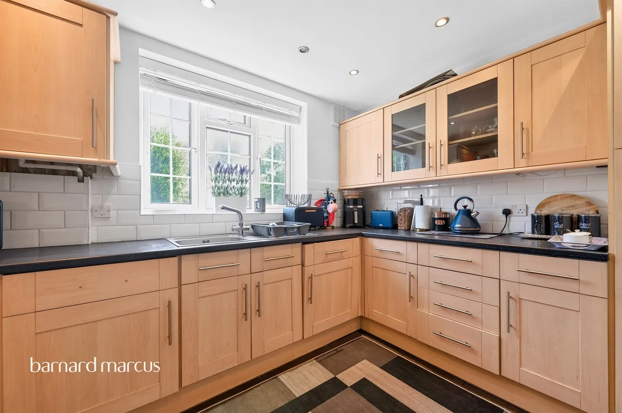 Orchard Court, Worcester Park, photo 6
