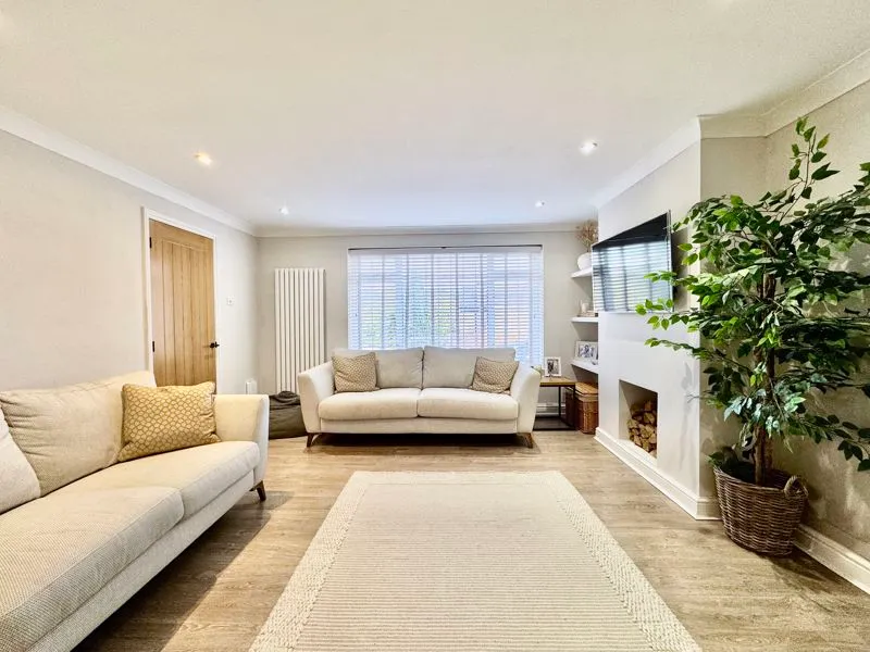Bay Tree Close, Loudwater HP11 1JN, photo 2