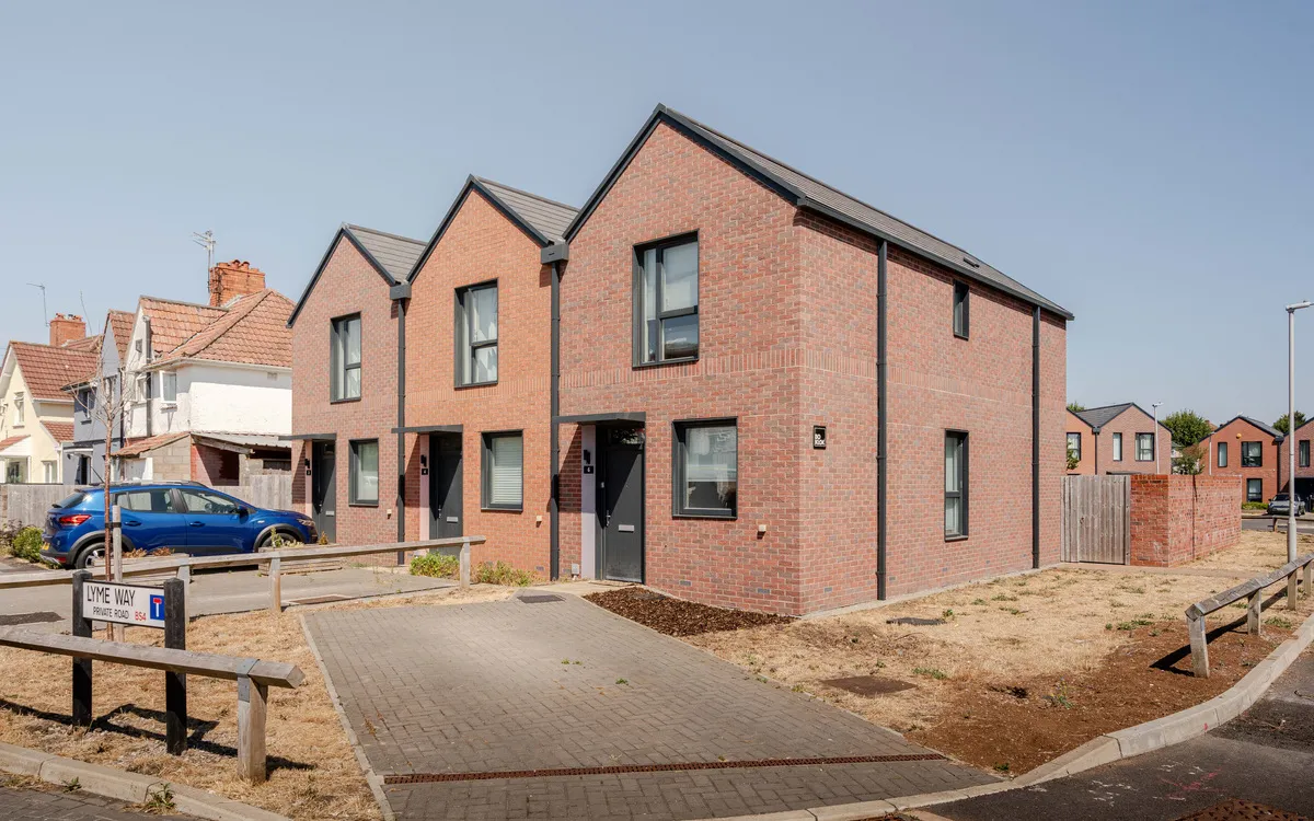 Seaton Crescent, Knowle, BS4, photo 2