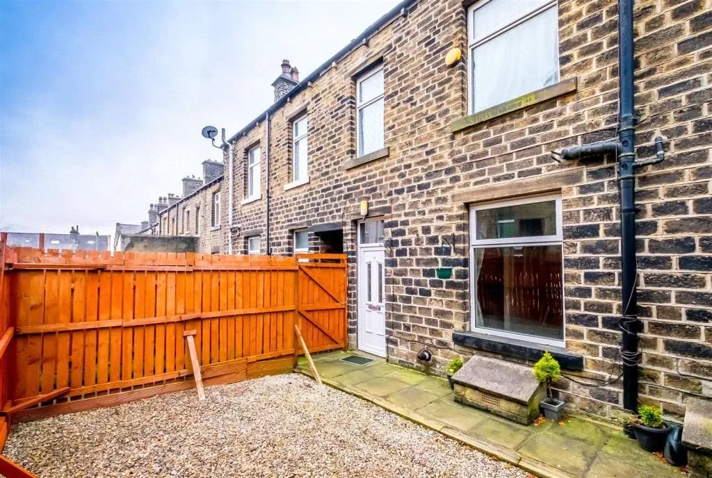 2 bed house for sale, Baker Street, Oakes, HD3