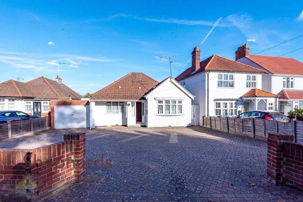 2 bed house for sale, Ware Road, Hoddesdon, EN11