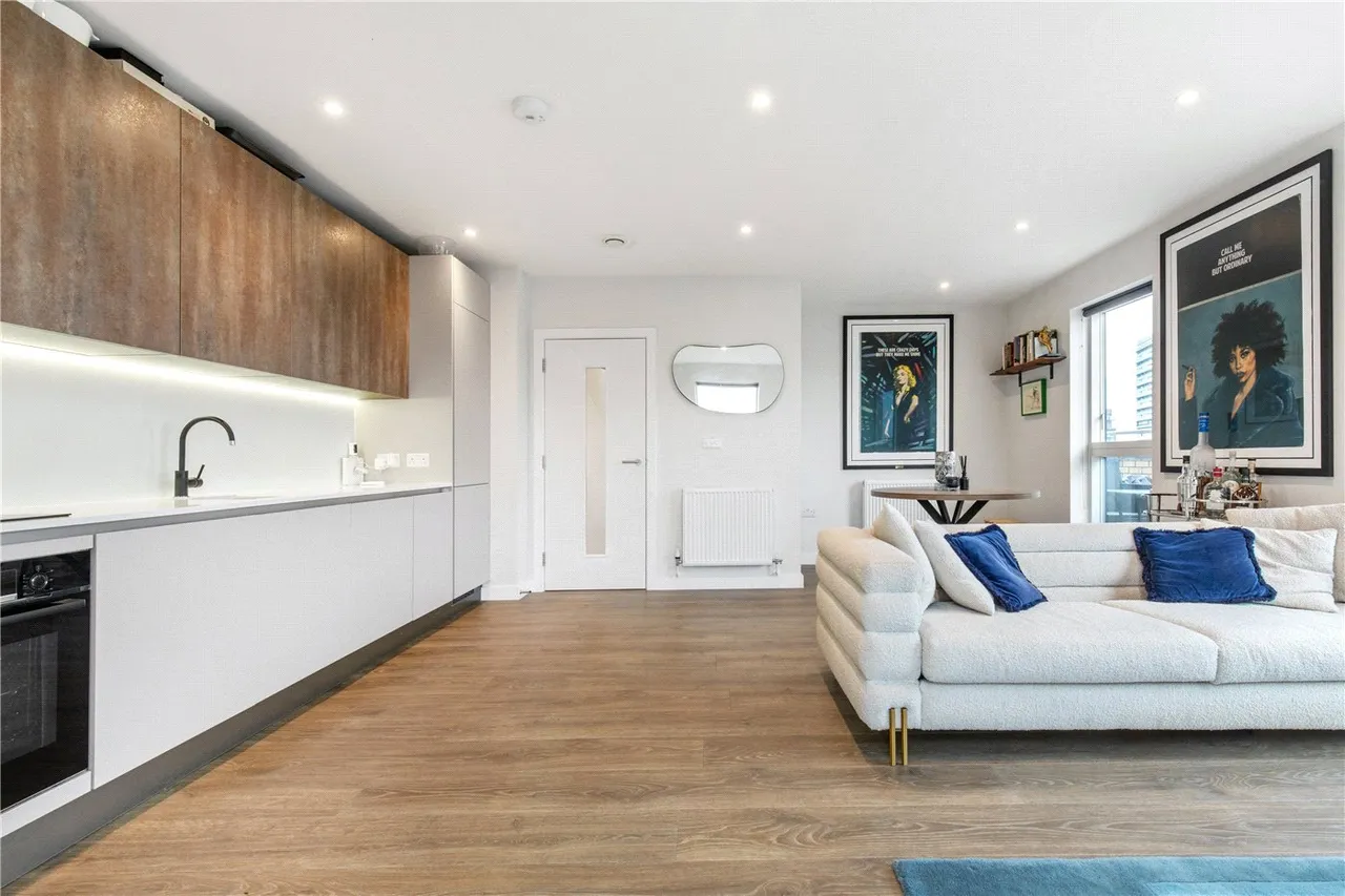 Chatfield Road, London, UK, SW11, photo 2