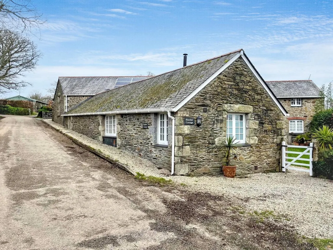 1 bed barn conversion to rent, Swallows Court, Ladock