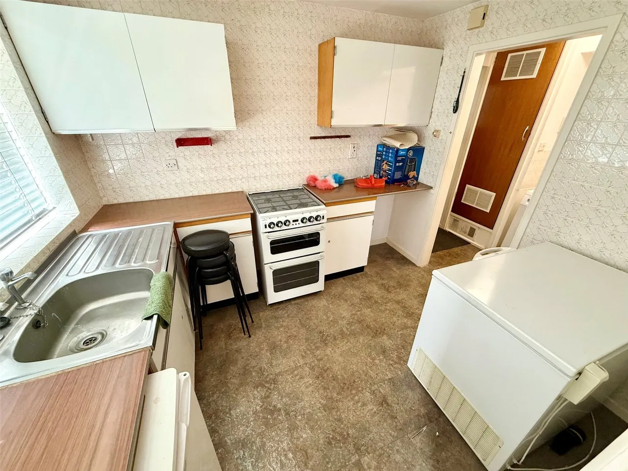Lime Tree Walk, Stourport-on-Severn, Worcestershire, DY13 8TY, photo 2