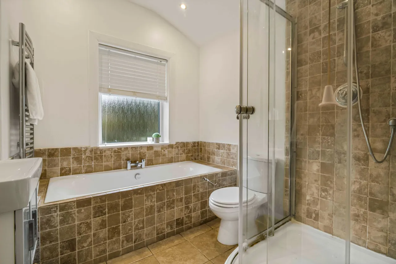 Cedar Road, Hale, WA15, photo 7