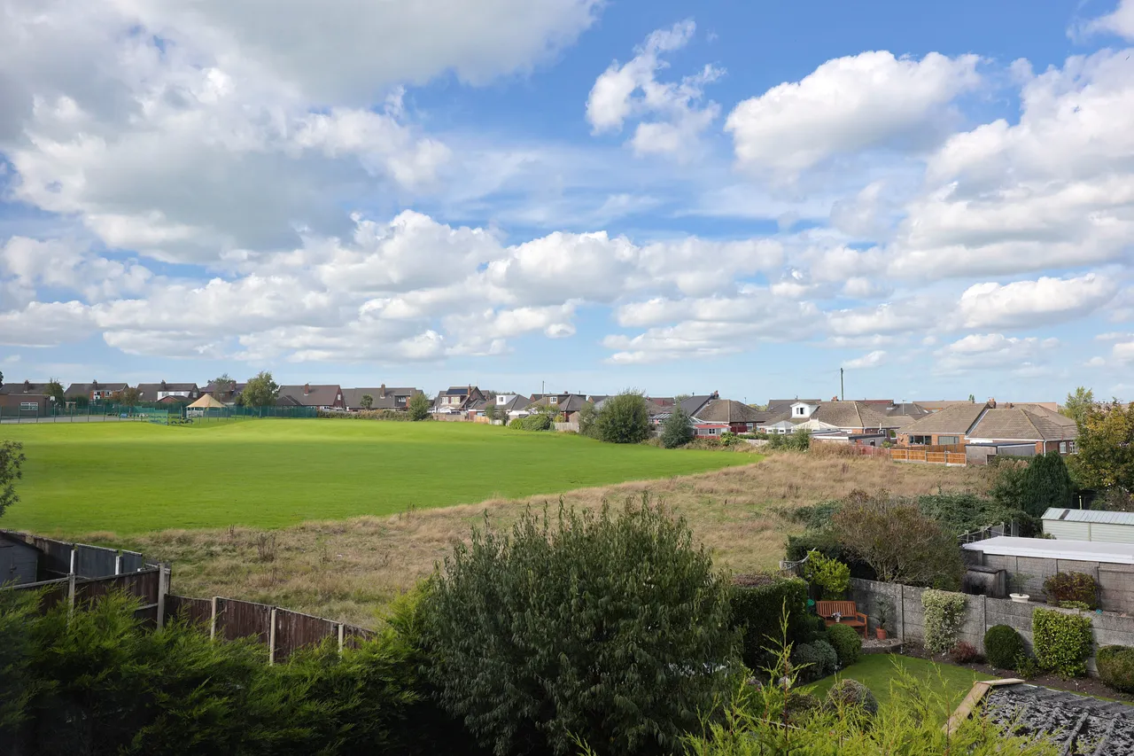 Avondale Street, Standish, photo 10