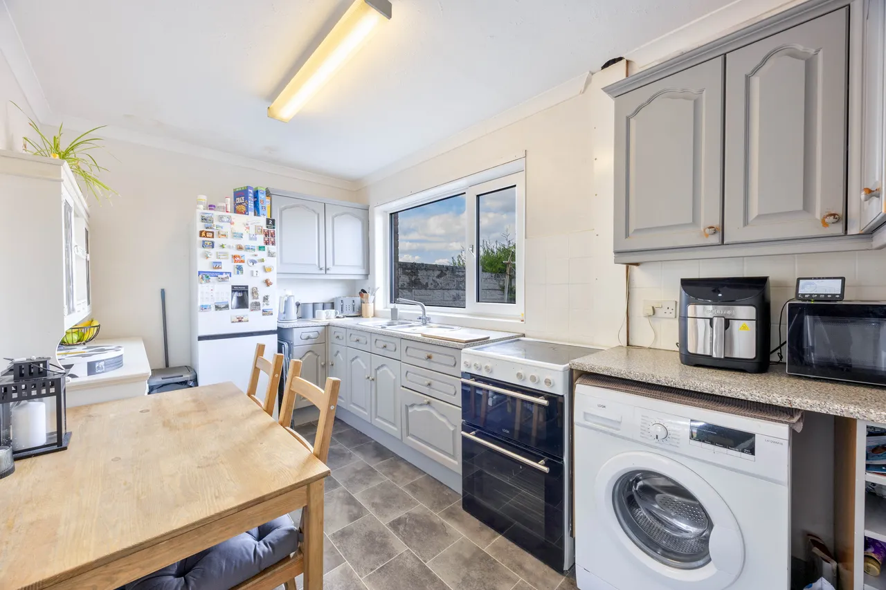 Avondale Street, Standish, photo 5