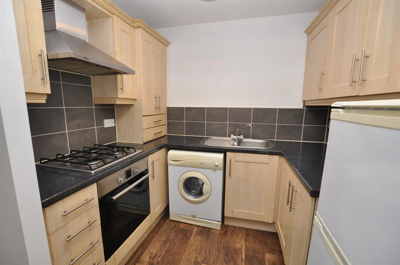 Caxton Court, Burton-On-Trent, DE14, photo 5