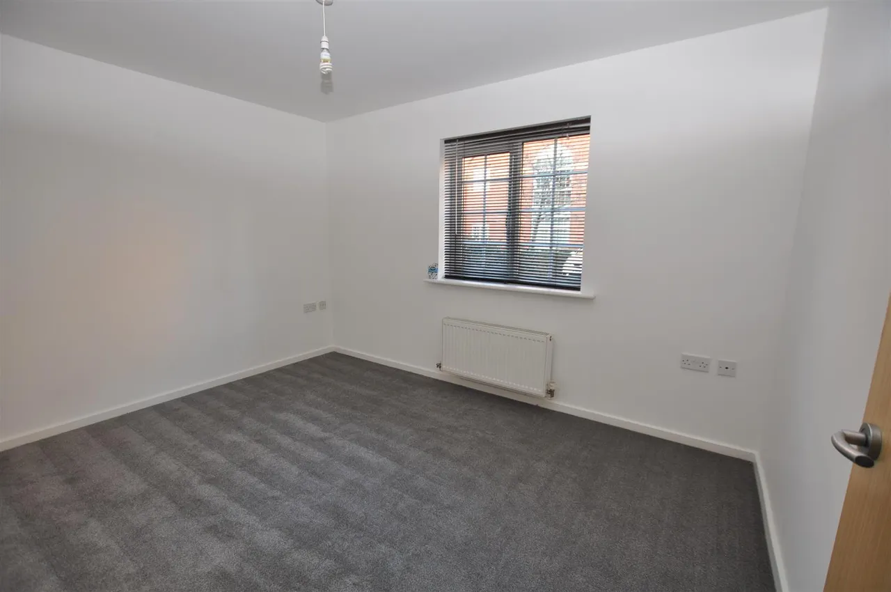 Caxton Court, Burton-On-Trent, DE14, photo 6