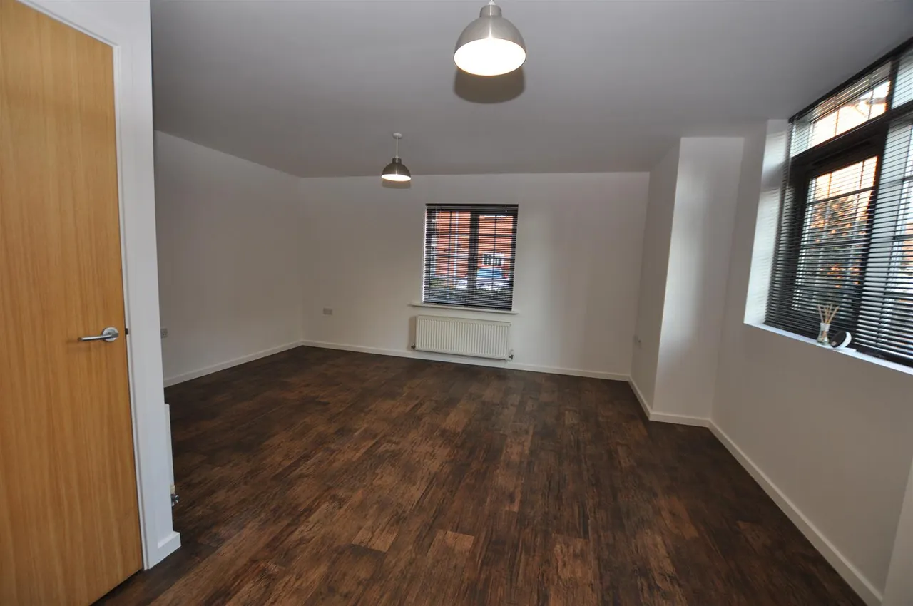 Caxton Court, Burton-On-Trent, DE14, photo 4